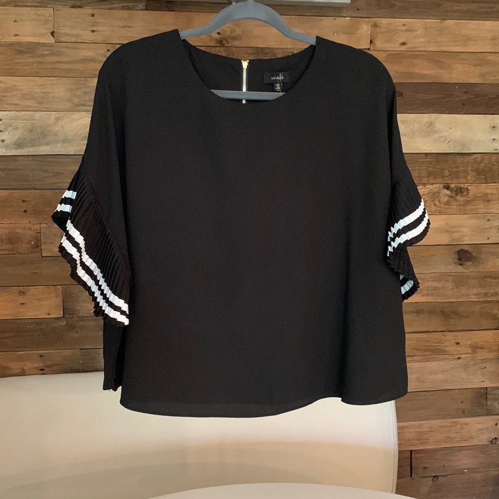 Super cute, ruffle sleeve black top.